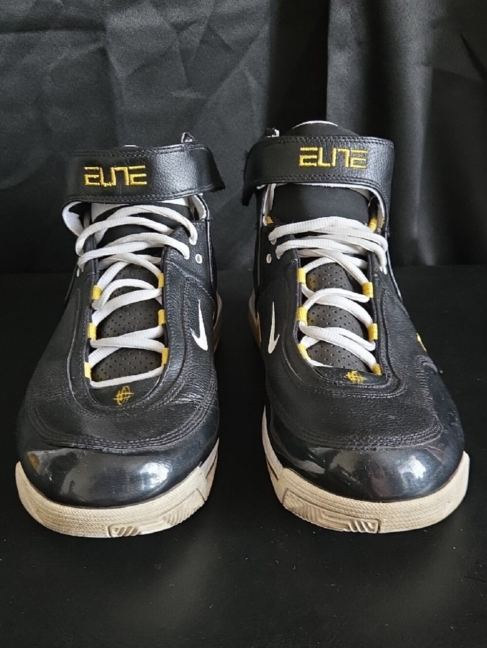 Rare Nike Air Max Elite Men’s High-Top Athletic Shoes - Black/White/Gold - Picture 2 of 10